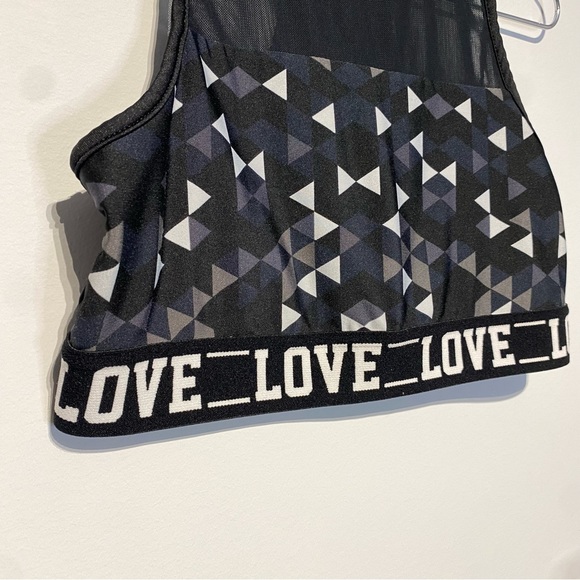 🛍️ 4 for 20$ - Halter Neck Pattern Sport Bra / Black / M - Picture 2 of 8